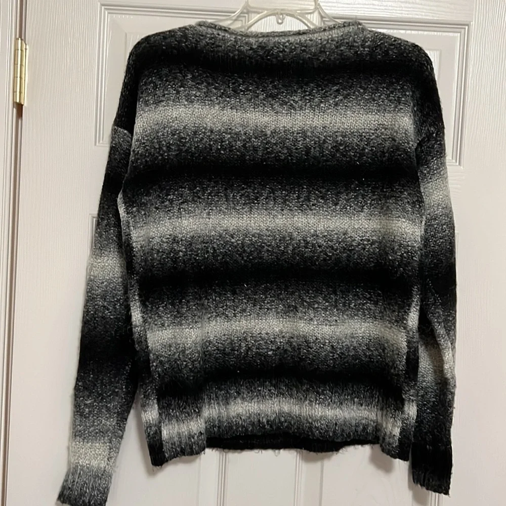 Chaps sweater, size L